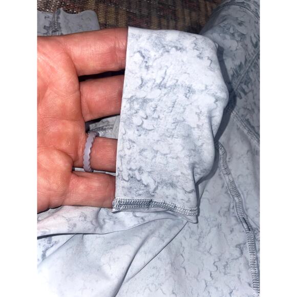 Lululemon Light Blue/Grey Pebble Tone Leggings Size 4 - Picture 2 of 7